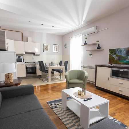 Apartman Gundulic Vinkovci Esterno foto